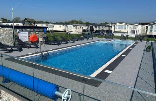 Dinas Ski Chalet | Ty hedd static caravan