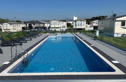 Dinas Ski Chalet | Ty hedd static caravan