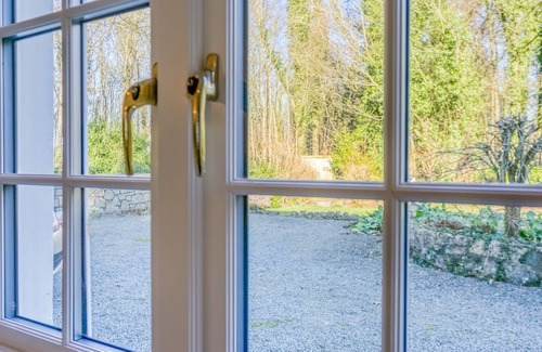 Llanddaniel Fab Cottage | Ty Het - sleeps 4 guests in 2 bedrooms