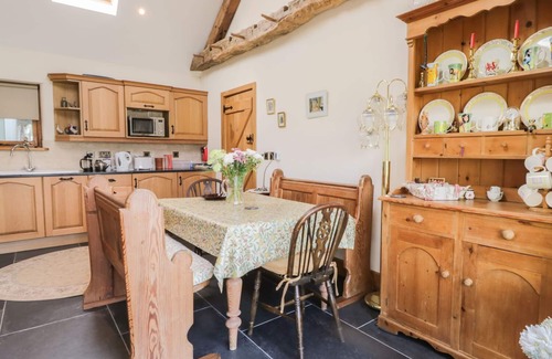 Penrhyndeudraeth Cottage | TY HIR, family friendly, with open fire in Penrhyndeudraeth