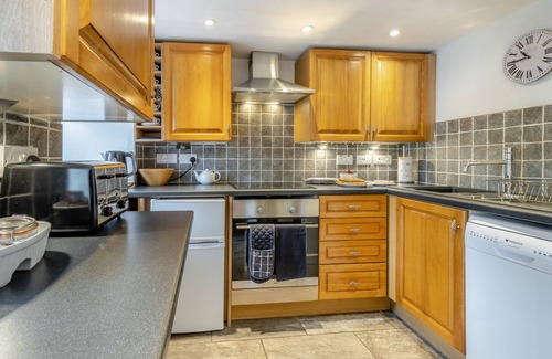 Llanuwchllyn House | Ty Isa Llanuwchllyn - Two Bedroom House, Sleeps 4