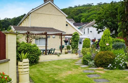 Llanelli House | Ty Lewis Cottage