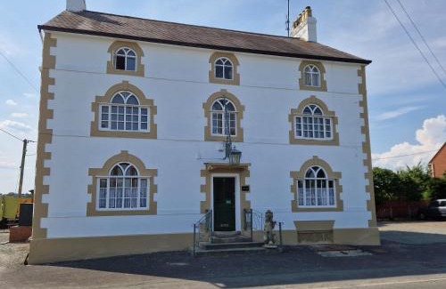 Llandysilio House | Ty Llew