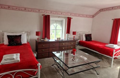 Llandysilio House | Ty Llew