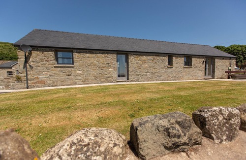 Kidwelly Apartment | Ty Llo (sleeps 5-6).