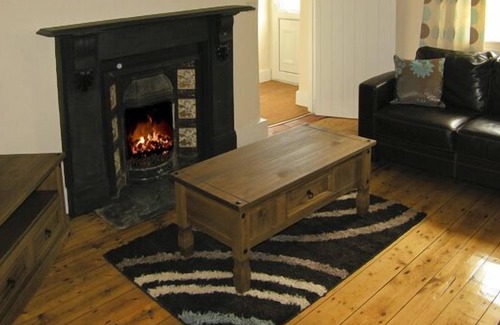 Llanuwchllyn Cottage | TY MAWR COTTAGE, family friendly, with hot tub in Llanuwchllyn