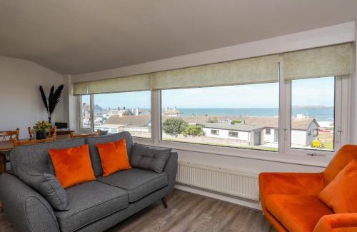 Rhosneigr House | Ty Melyn