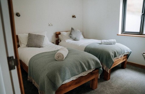 Newgale Apartment | Ty Melyn Hot tub (Apt 1) · Unforgettable sea views, Hot tub, Modern property