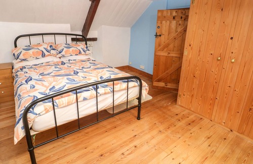 Llanpumsaint Cottage | TY NEWYDD, pet friendly, character holiday cottage in Carmarthen