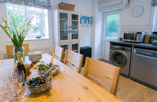 Pentraeth Apartment | Ty'r Ardd - a ground floor bedroom that sleeps 7 guests in 4 bedrooms