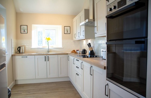 Rhoscolyn Cottage | Ty'r Garreg - sleeps 7 guests in 4 bedrooms