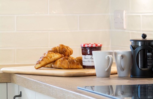 Rhoscolyn Cottage | Ty'r Garreg - sleeps 7 guests in 4 bedrooms