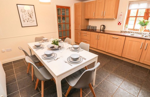 Penycwm Cottage | TY RHOSYN, pet friendly, with open fire in Solva