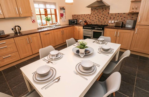 Penycwm Cottage | TY RHOSYN, pet friendly, with open fire in Solva