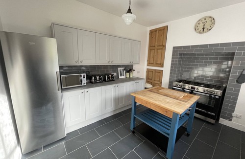 Bala House | Ty sinamon a Large Self Catering Victorian Town House