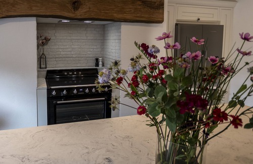 Llanfor Cottage | Ty Top - Bed Cottage with kitchen and living space