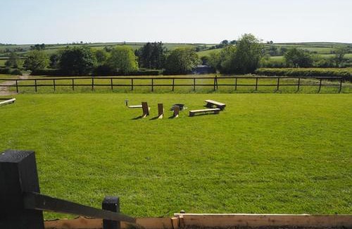 Carmarthen Ski Chalet | Ty Twt
