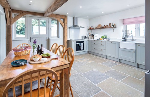 Haverfordwest Cottage | TY TYLLUAN, character holiday cottage, with open fire in Camrose