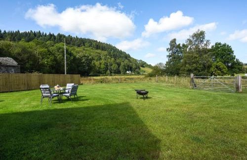 Acrefair House | Ty-Ucha Cottage
