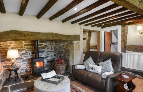 Acrefair House | Ty-Ucha Cottage