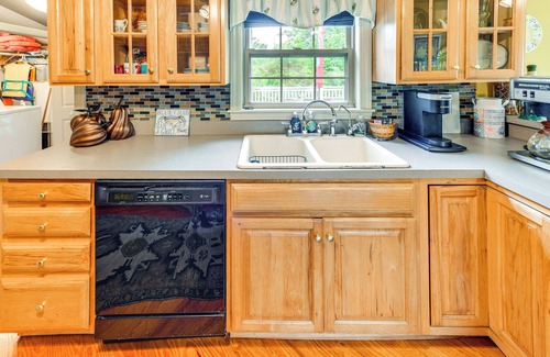 Tyaskin Cottage | Tyaskin Retreat w/Deck - Across From the Water!
