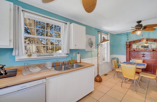 Tybee Island House | Tybee Lighthouse Cottage (B): Walk to the Beach!