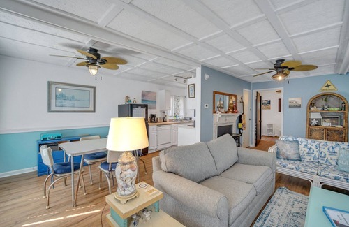 Tybee Island Cottage | Tybee Lighthouse Cottage (A): Walk to the Beach!