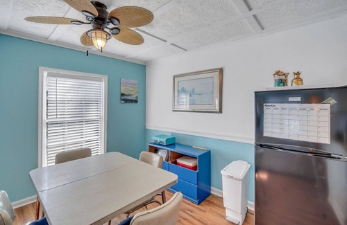 Tybee Island Cottage | Tybee Lighthouse Cottage (A): Walk to the Beach!