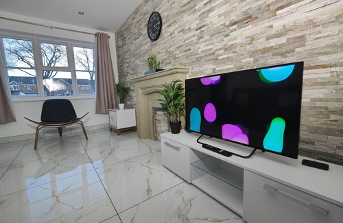 Stonnall House | Tyburn Home, Birmingham with Free Parking