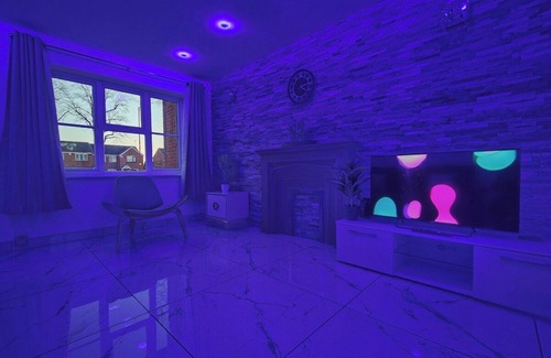 Erdington House | Tyburn House, Birmingham B24 with FREE Parking and FREE WiFi
