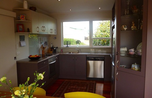 Athenree Cottage | Tymeout - Athenree Accommodation