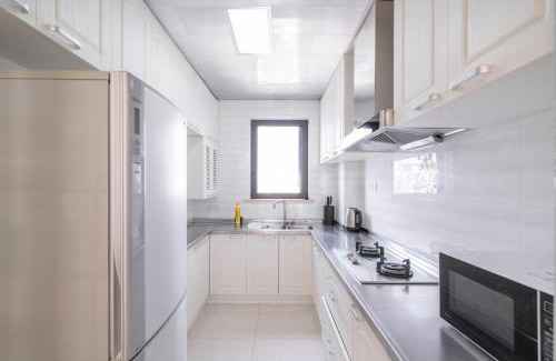 Minhang Apartment | Tyms 2BR APT Xujiahui Dacheng Residence