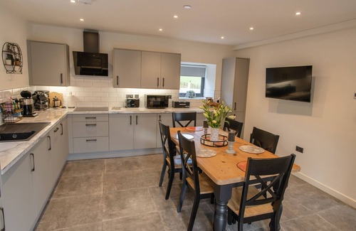 Glyndyfrdwy Cottage | TYN LLWYN BARN, pet friendly, luxury holiday cottage in Llangollen