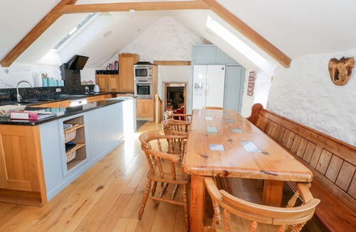 Corwen Cottage | TYN LLWYN, pet friendly, character holiday cottage in Pencoed