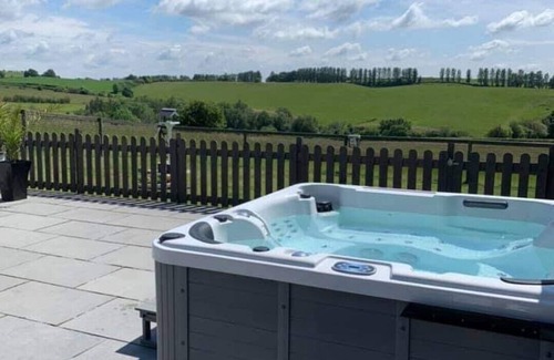 Pennant Melangell House | Tyn Shettin Lodge Hot tub Retreat