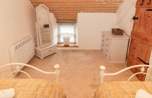 Mynytho House | TYN Y BIG, pet friendly, character holiday cottage in Abersoch