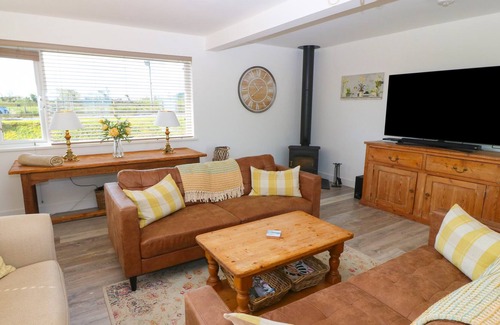 Mynytho House | TYN Y BIG, pet friendly, character holiday cottage in Abersoch