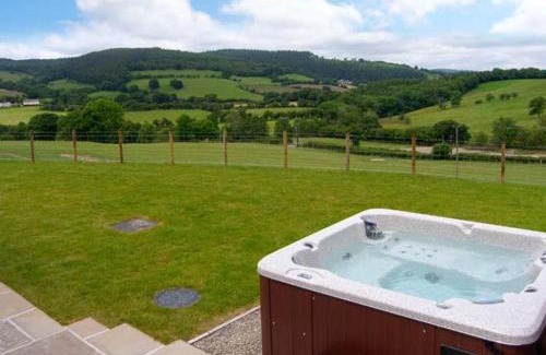Ruthin House | Tyn Y Celyn Canol