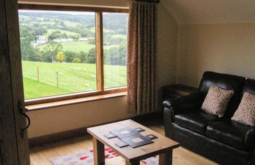 Ruthin House | Tyn Y Celyn Canol