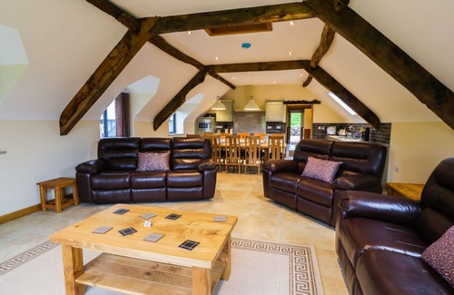 Ruthin Cottage | TYN Y CELYN ISAF, with hot tub in Ruthin