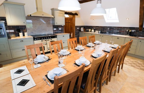 Ruthin Cottage | TYN Y CELYN ISAF, with hot tub in Ruthin