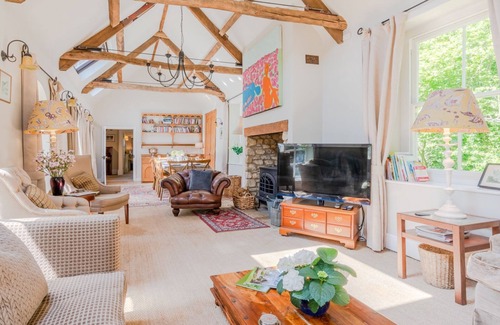 Dursley House | Tyndale House - sleeps 16 guests in 6 bedrooms