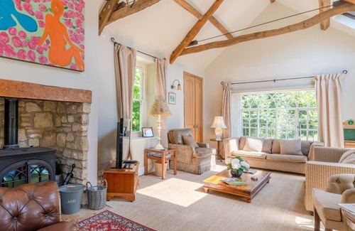 Dursley House | Tyndale House - sleeps 16 guests in 6 bedrooms