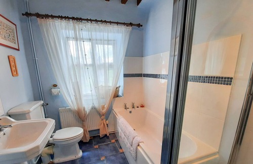 Pennant Melangell Cottage | TYNLLWYN HOLIDAY HOME, pet friendly in Llanrhaeadr-Ym-Mochnant