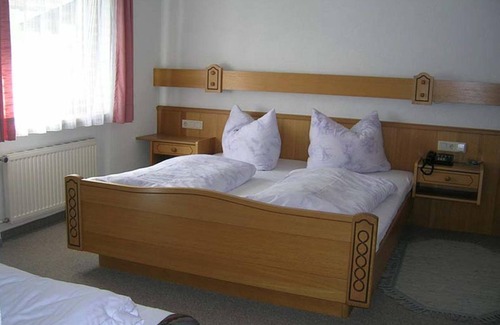 Mutters Apartment | Type C double room with bath, WC, balcony - Guesthouse "Pension Nockspitz"