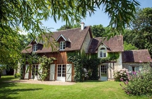 Cloyes-les-Trois-Rivieres Cottage | Typical house in the middle of the woods. private pool. 4 *