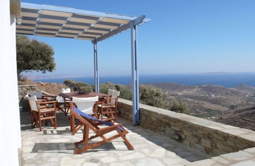 Tinos Villa | Typical charming Cyclades house with a stunning view on the sea