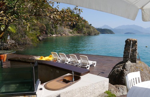 Paraty House | Typical colonial house in the bay of Paraty, with beautiful view, facing the sea