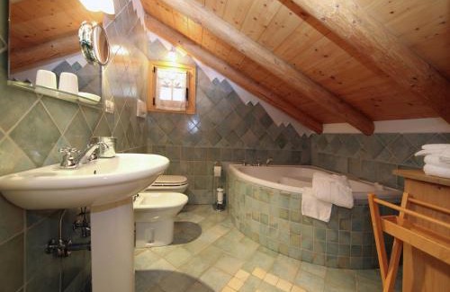 Bellamonte House | Typical Cottage in Bellamonte Italy with bubble bath