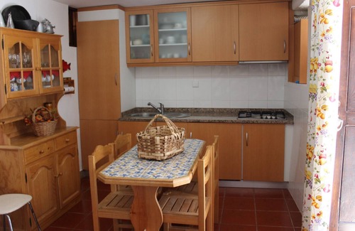 Provesende Cottage | Typical house of the Douro Wineyard Region in Sabrosa, by iZiBookings